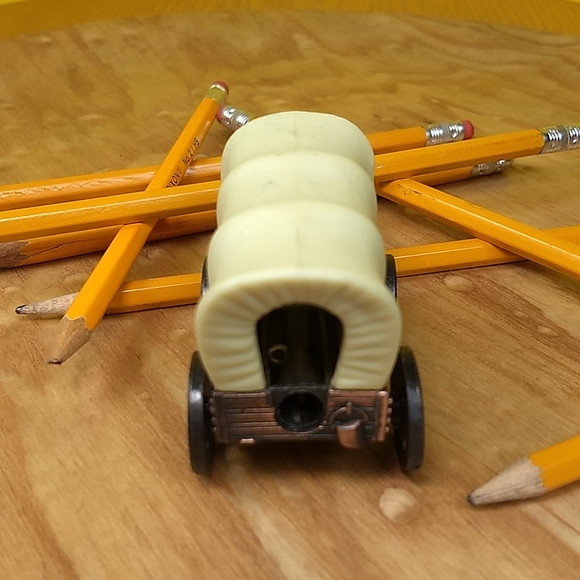 Collectable Metal Die Cast Covered Wagon sharpener - Picture 4 of 11